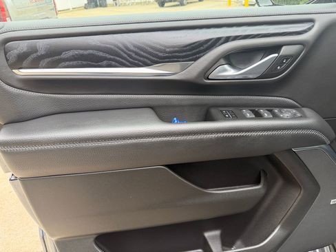 Used 2022 GMC Yukon Denali w/ Denali Premium Package image 9