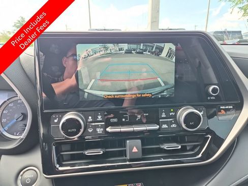 Used 2026 Toyota Highlander XLE AWD/4WD image 5