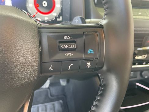 Used 2025 Nissan Rogue SL image 18