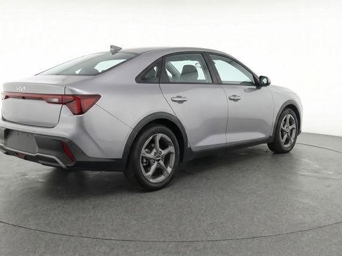 Used 2025 Kia K4 LXS image 9