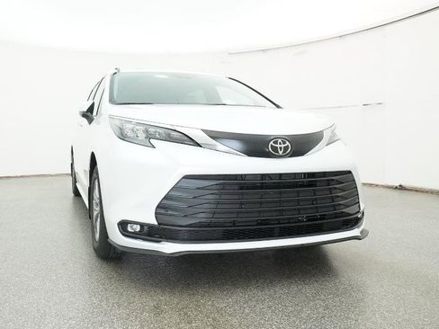 New 2026 Toyota Sienna XLE image 44