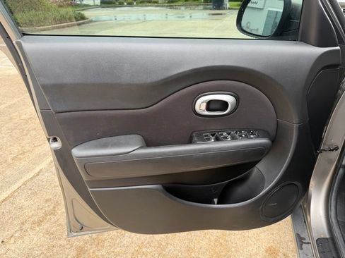 Used 2018 Kia Soul w/ Convenience Package FWD image 13