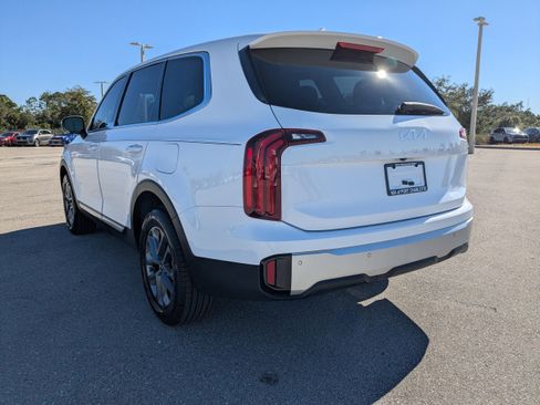 Certified 2024 Kia Telluride LX image 7