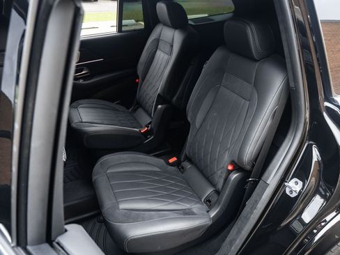 Used 2025 Mercedes-Benz GLS 63 AMG 4MATIC image 19