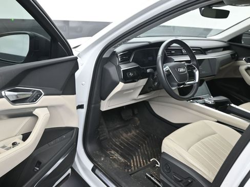 Used 2023 Audi e-tron Premium Plus w/ Premium Plus Package image 10