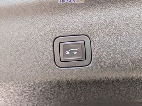 Used 2023 Chevrolet Suburban Premier image 14