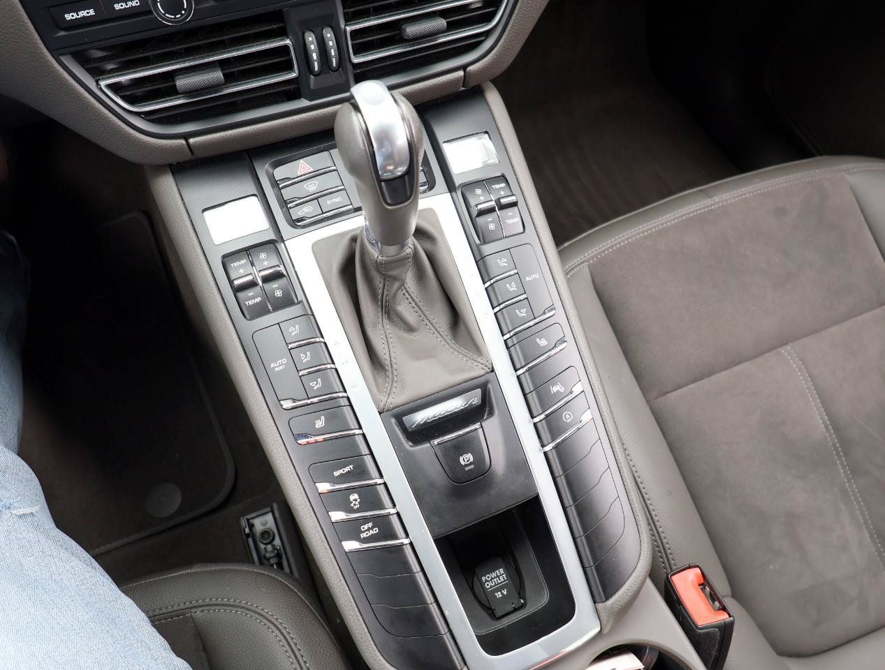 Used 2021 Porsche Macan AWD/4WD image 50