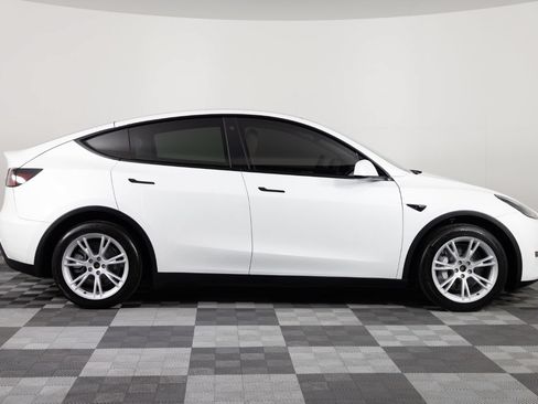 Used 2023 Tesla Model Y Long Range AWD/4WD image 9