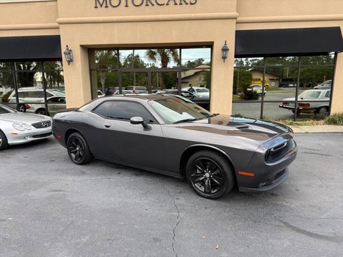 Used 2020 Dodge Challenger SXT RWD image 2