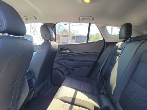 Used 2024 Chevrolet Trax LT w/ LT Convenience Package FWD image 11