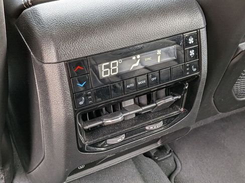 Used 2023 Jeep Grand Cherokee L Limited AWD/4WD image 25