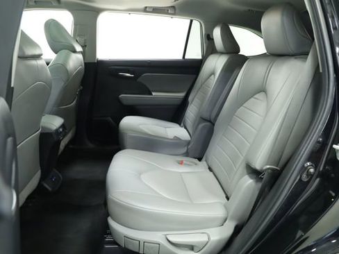 Used 2022 Toyota Highlander XLE image 34