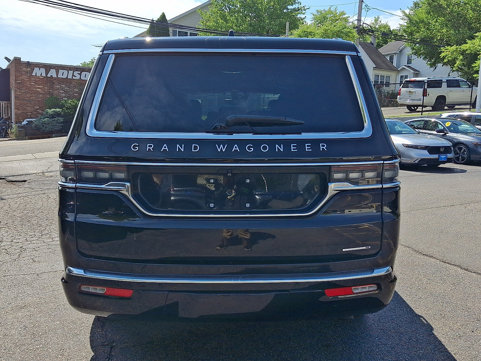 Used 2024 Jeep Grand Wagoneer Series III w/ HD Trailer Tow Package AWD/4WD image 5