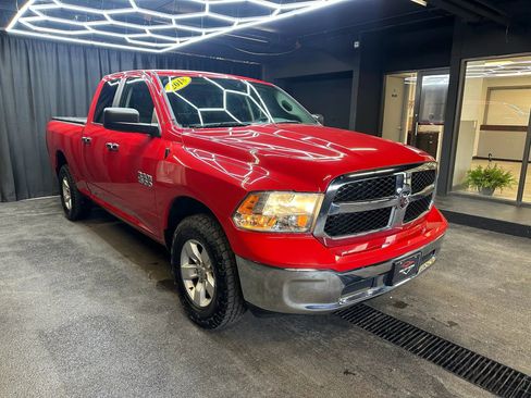 Used 2018 RAM 1500 Classic SLT image 9