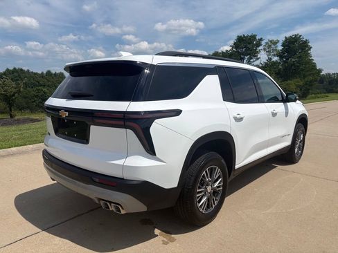 Used 2026 Chevrolet Traverse LT w/ Driver Confidence Package FWD image 6