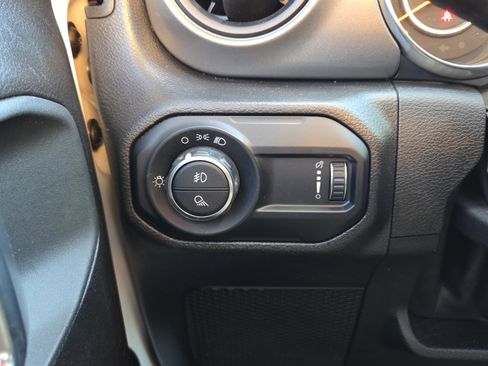 Used 2023 Jeep Gladiator Sport image 13