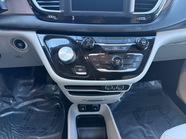 Used 2021 Chrysler Voyager Lxi FWD image 15