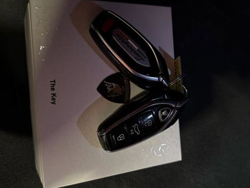 Used 2022 Lamborghini Urus image 20