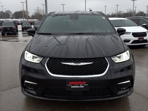 New 2026 Chrysler Pacifica Select image 3