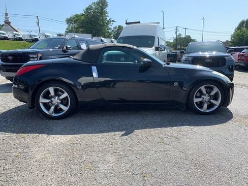 Used 2008 Nissan 350Z Touring RWD image 12