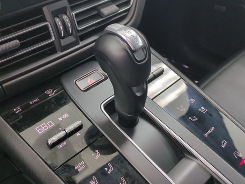 Certified 2023 Porsche Macan Turbo AWD/4WD image 13