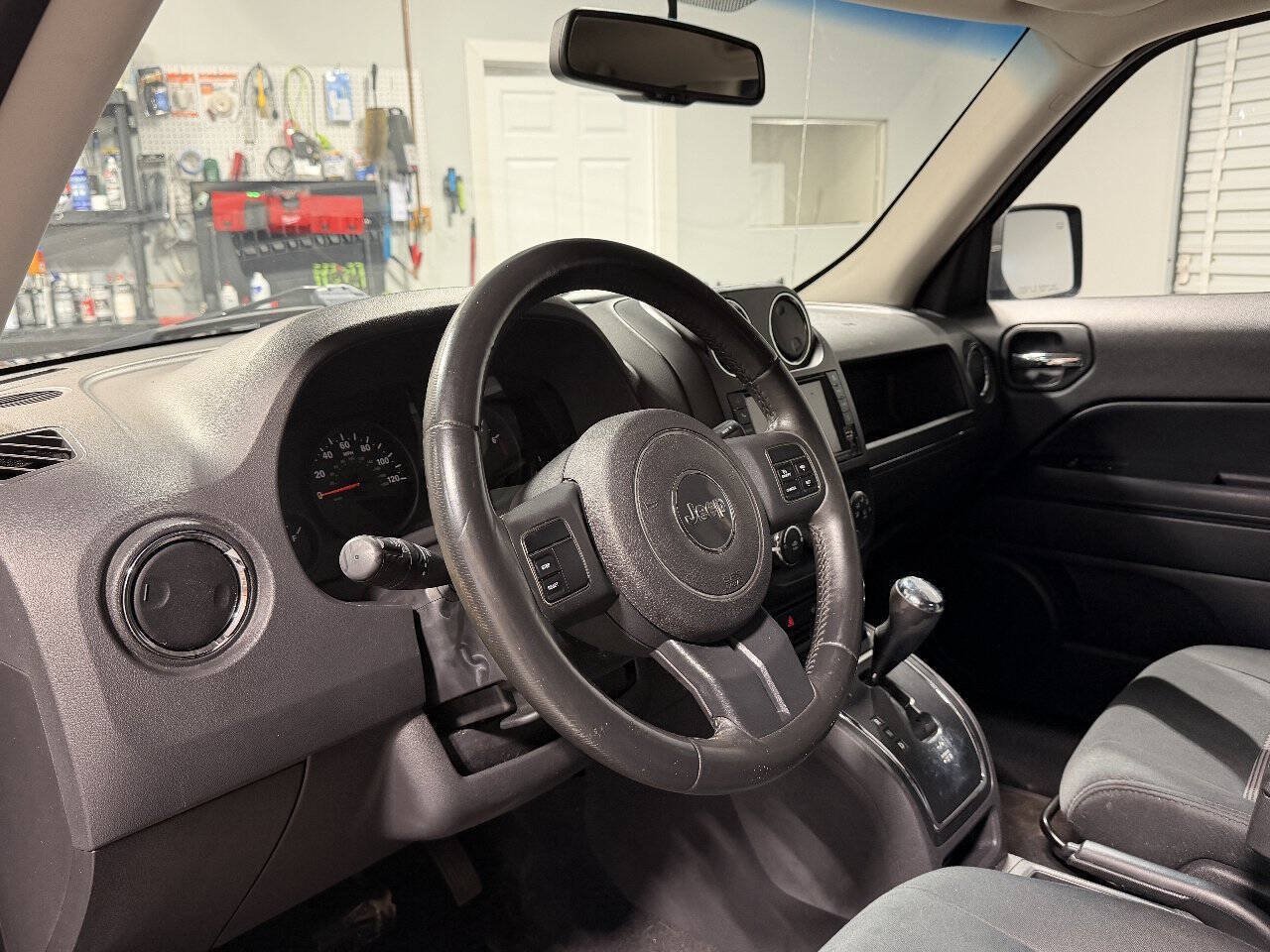 Used 2011 Jeep Patriot Latitude AWD/4WD image 10