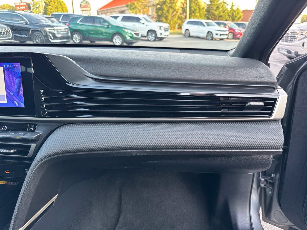 Used 2025 Toyota Camry SE FWD image 16