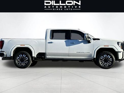 Used 2024 GMC Sierra 2500 Denali Ultimate AWD/4WD image 3