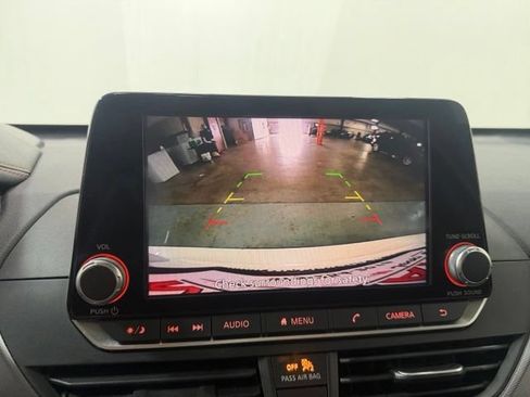 Used 2024 Nissan Altima 2.5 SR FWD image 18