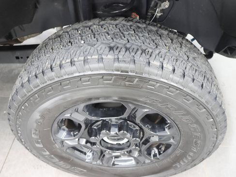Used 2025 Ford F250 XL w/ STX Appearance Package AWD/4WD image 3