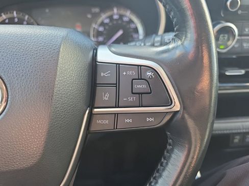 Used 2022 Toyota Highlander XLE image 27