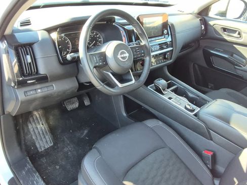 Used 2024 Nissan Pathfinder SV image 13