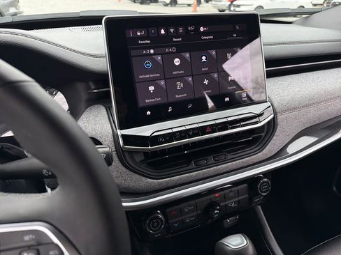 Used 2024 Jeep Compass Latitude image 24