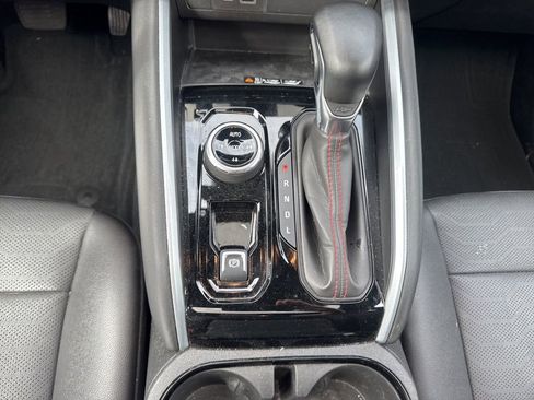 Used 2023 Chevrolet Colorado Z71 w/ Z71 Convenience Package 2 image 19