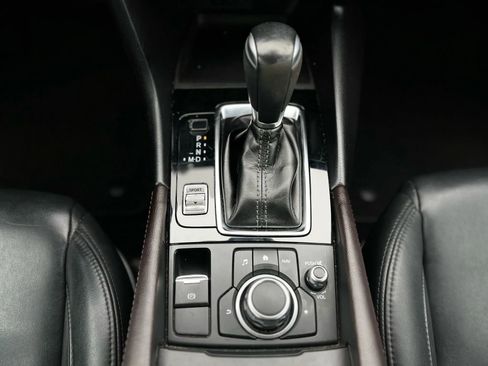 Used 2018 MAZDA MAZDA3 Touring image 17