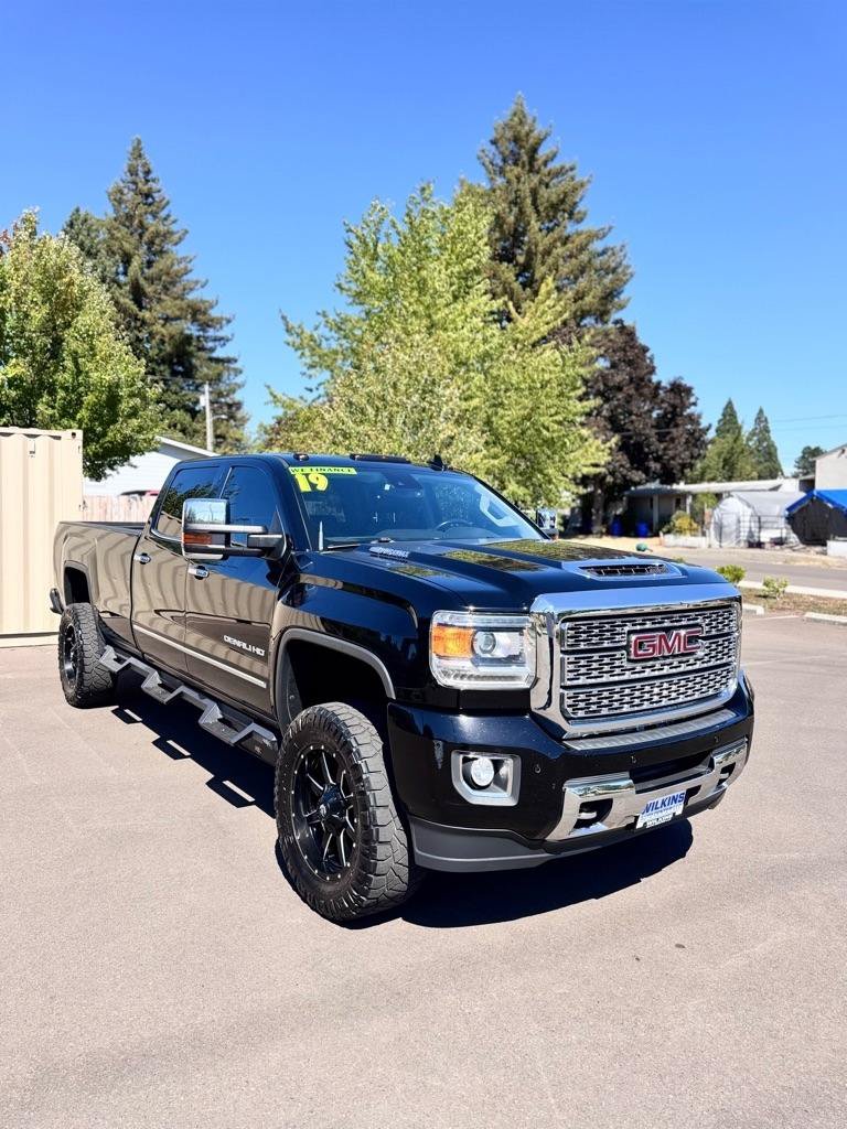 Used 2019 GMC Sierra 3500 Denali w/ Duramax Plus Package AWD/4WD image 3