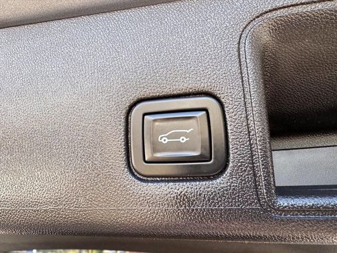 Used 2020 GMC Terrain SLT w/ Preferred Package image 11