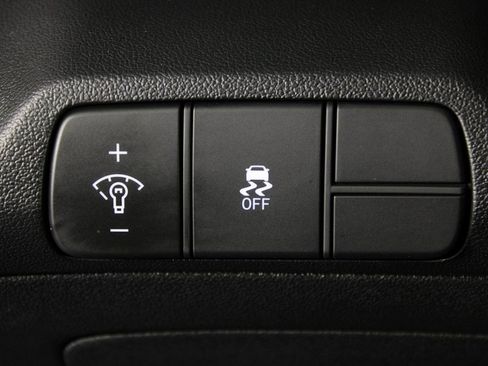 Certified 2025 Hyundai Elantra SEL image 22