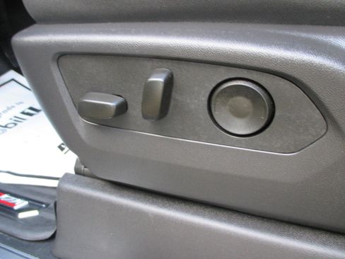 Used 2025 Chevrolet Silverado 2500 LTZ w/ LTZ Plus Package image 18