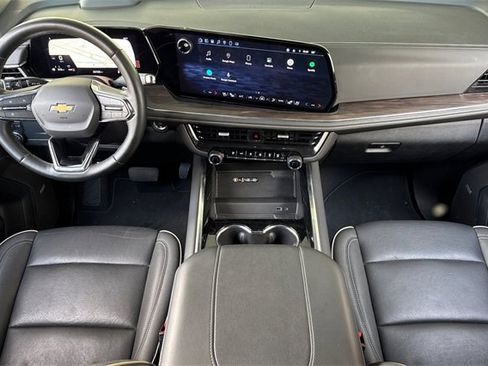 Used 2025 Chevrolet Suburban Premier image 13