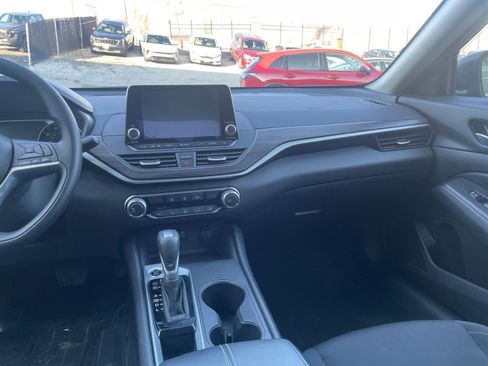 Used 2025 Nissan Altima 2.5 SV image 34