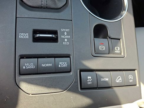 Used 2022 Toyota Highlander XLE image 30