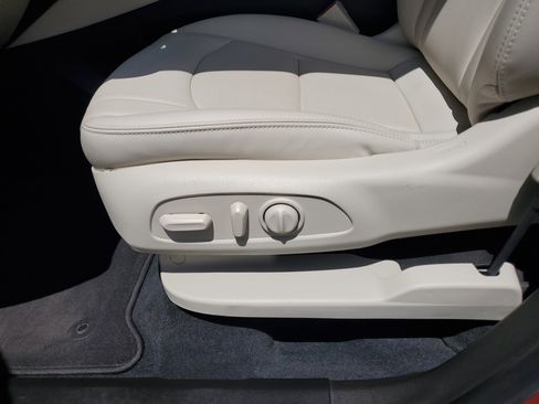 Used 2023 Buick Enclave Essence image 11