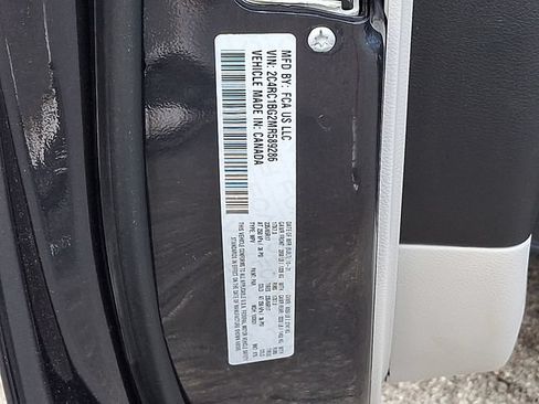 Used 2021 Chrysler Pacifica Touring-L FWD image 28