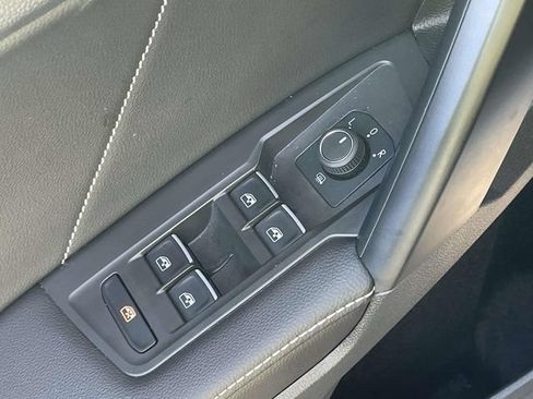 Used 2022 Volkswagen Tiguan SE FWD image 19