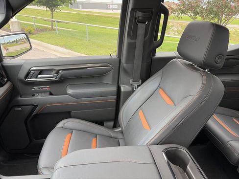 Used 2025 GMC Sierra 1500 AT4 w/ AT4 Premium Package AWD/4WD image 28