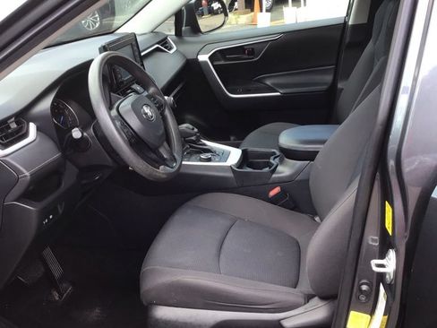 Used 2021 Toyota RAV4 LE AWD/4WD image 6