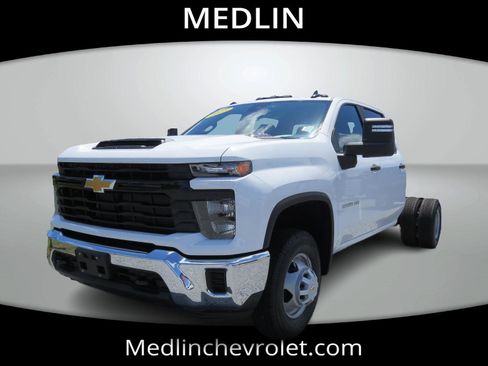 Used 2025 Chevrolet Silverado 3500 W/T w/ WT Convenience Package image 2