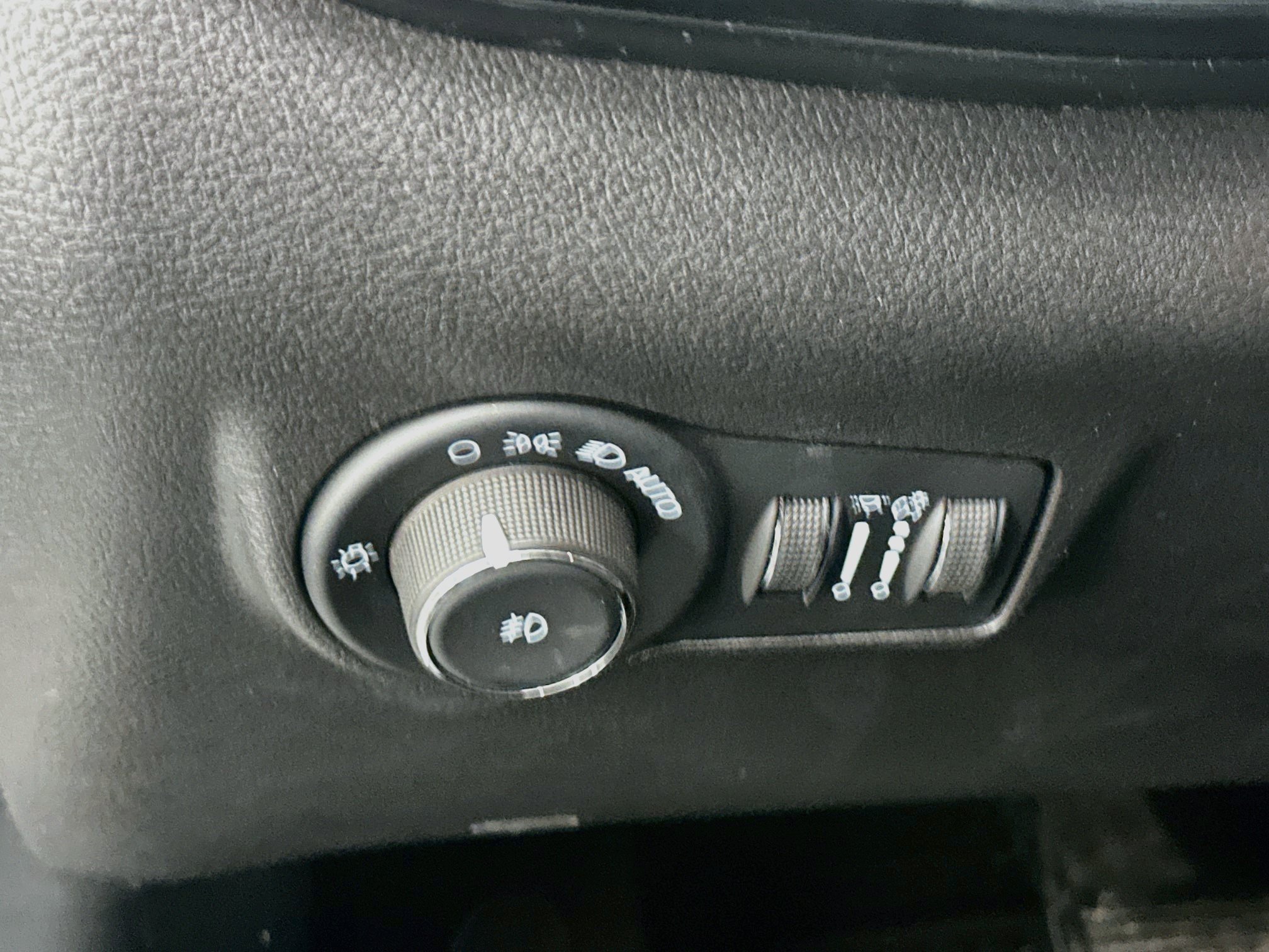 Used 2025 Jeep Compass Trailhawk AWD/4WD image 17