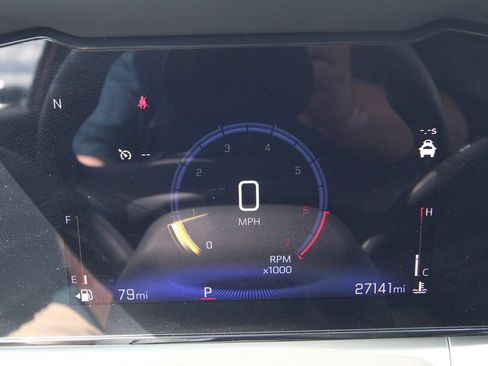 Used 2025 Chevrolet Trax LT FWD image 36